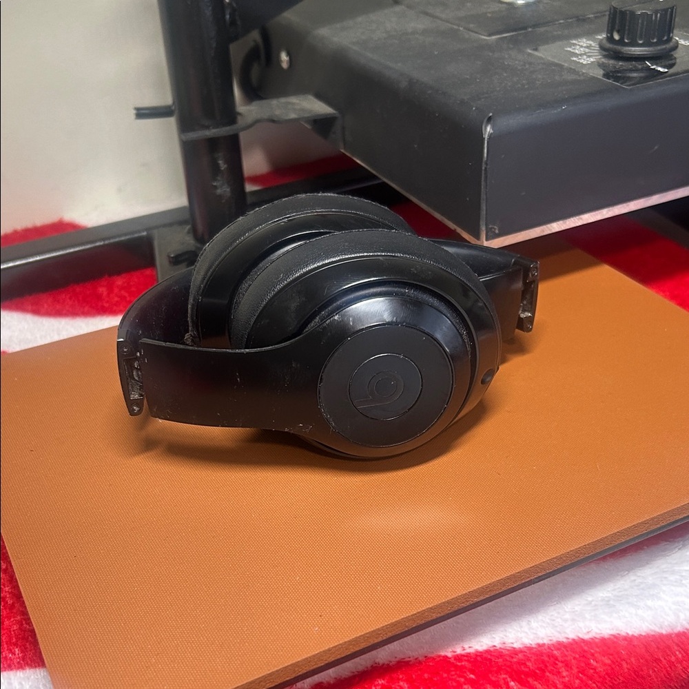 Beats Black Wireless Headphones